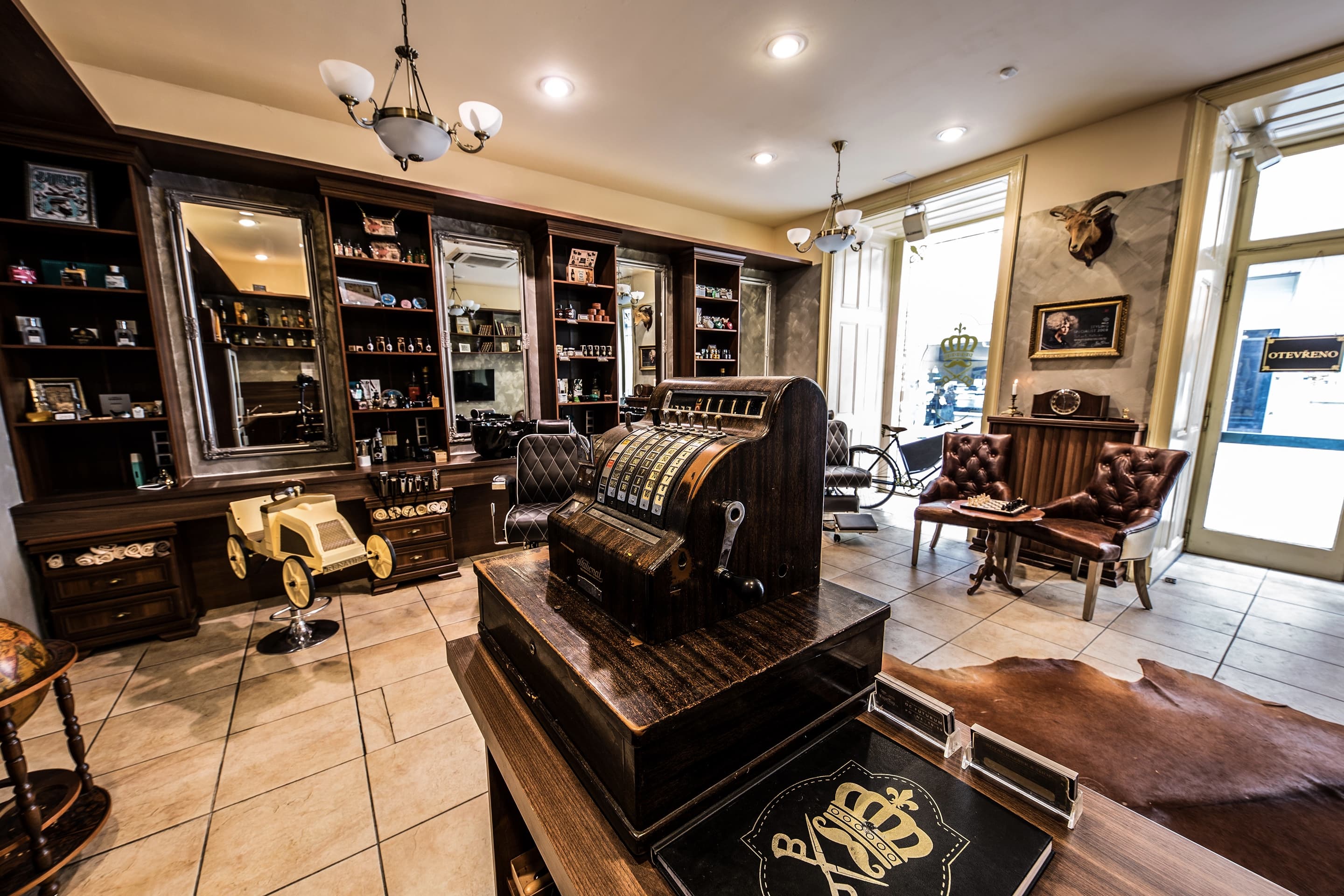Innenraum des Barbershops Royal Barber & Shop